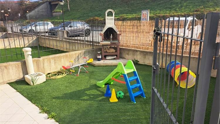 giardino privato recintato